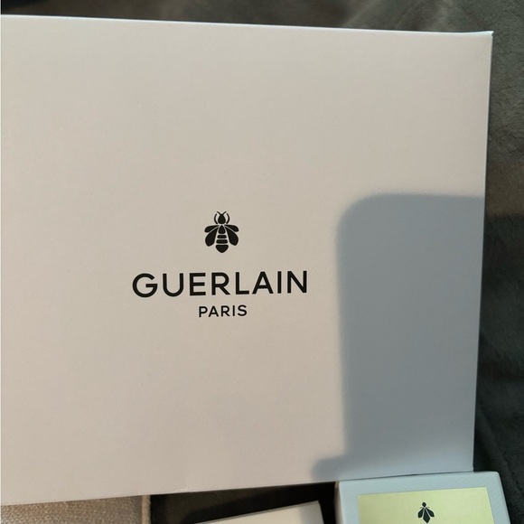 Guerlain White and Gold Serum & Face Oil - Picture 7 of 7